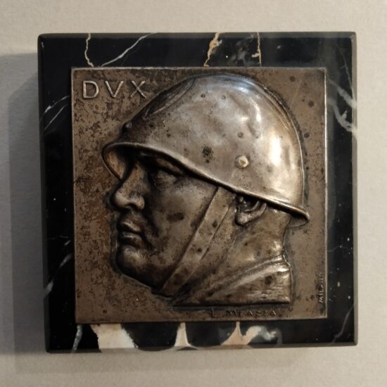 Benito Mussolini, fermacartein metallo e marmo Benito Mussolini, metal and marble paperweight